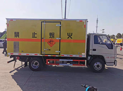 定陶爆破器材运输车技术升级与安全合规新趋势